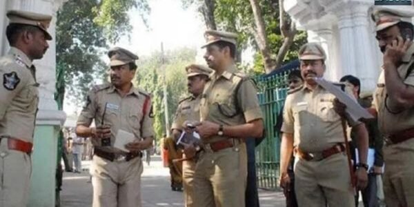 इंडिगो फ्लाइट बम सूचना: आईबी अधिकारी अनिमेष मंडल की गिरफ्तारी से पुलिस जांच पर उठे सवाल 2024 !