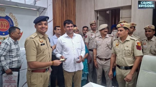 दिल्ली पुलिस की बड़ी सफलता: एक महीने में 76 खोए हुए और चोरी हुए मोबाइल फोन उनके असली मालिकों को लौटाए गए